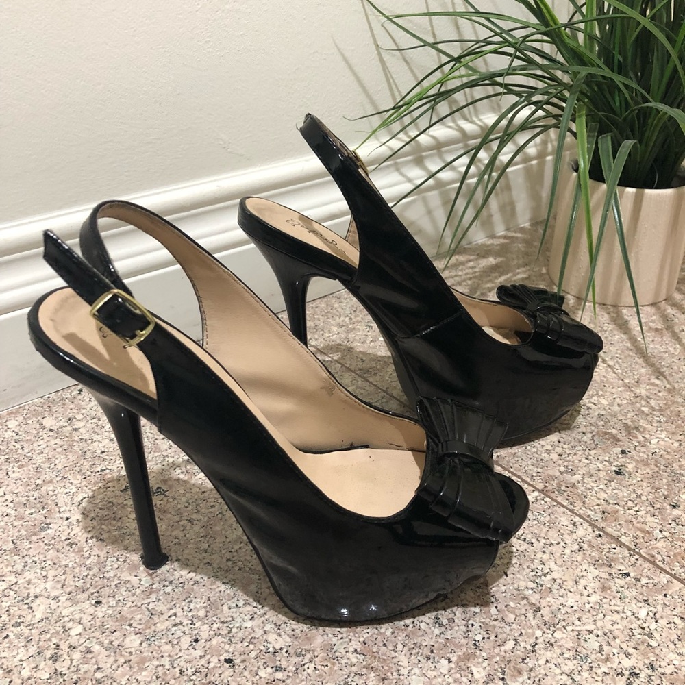 • BLACK BOW HEELS •
